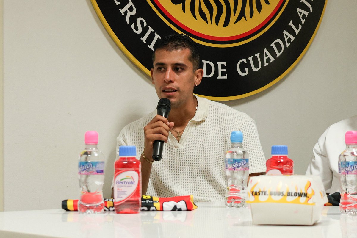 LeonesNegrosCF's tweet photo. LOS NUEVOS MELENUDOS. 

“Así fue la presentación a los nuevos Socios Comerciales  🟧 #ValladolidCajaFinanciera, 📖 #IESDA y los nuevos refuerzos 🆕🦁 de Leones Negros.”

Conoce todos los detalles aquí. 👇
📰 [NOTA]: https://t.co/GiGdUsNwi3 https://t.co/XgQ1hzVZcI