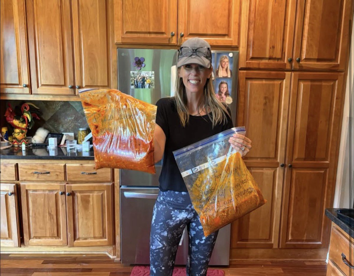 leslielarsonMN's tweet photo. It takes a village and I am so blessed with the best village of women who understand what it takes to be out every day and oftentimes missing my kids at dinnertime.
Thank you so much Bridget Knisely for tatortot hot dish, sloppy joes, pizza casserole AND chili! 
. https://t.co/i9B6ne7o9D