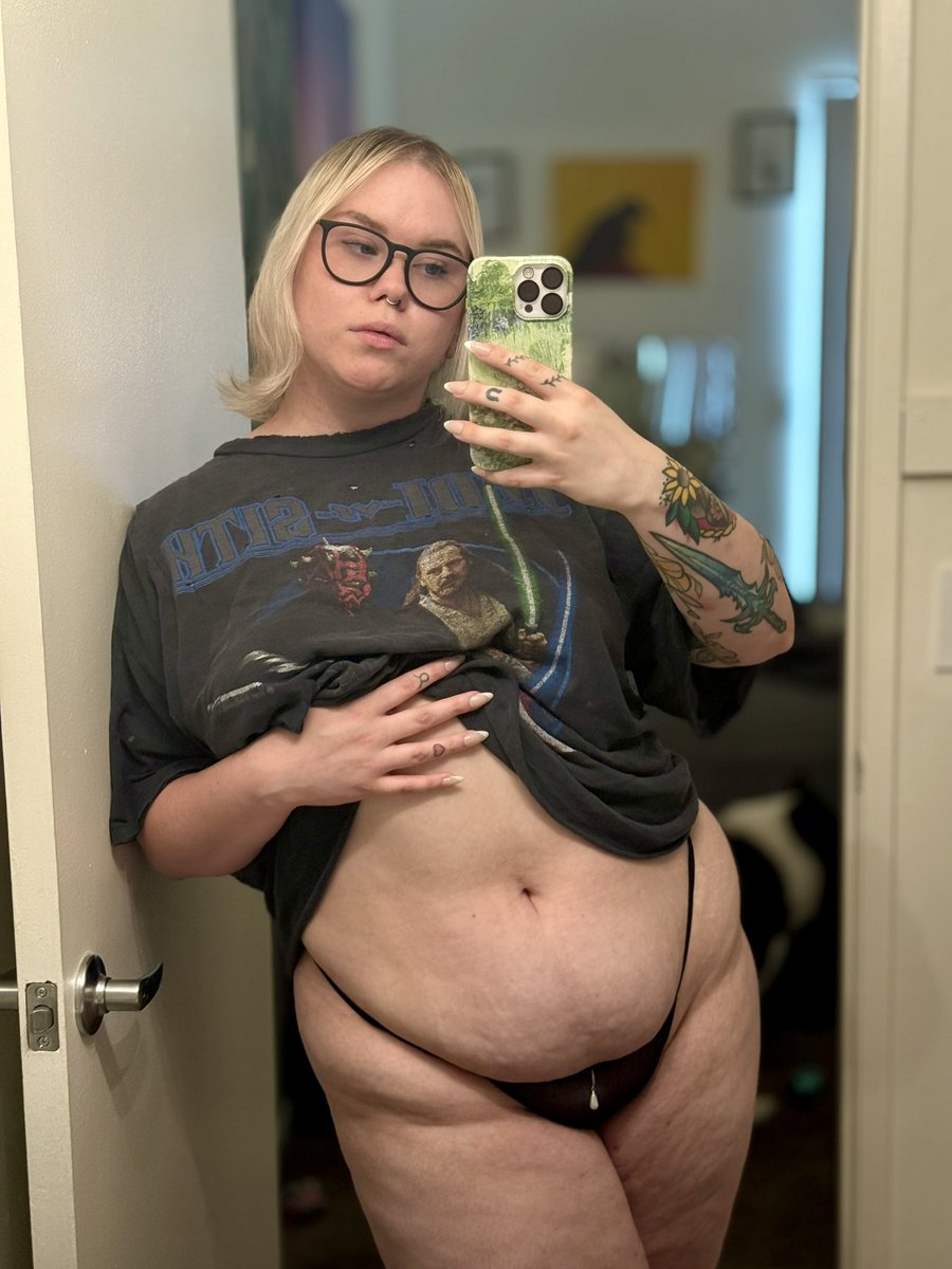 eternalfineshit's tweet photo. another tummy Tuesday in the books 📚 https://t.co/Z5lNIP5hwS