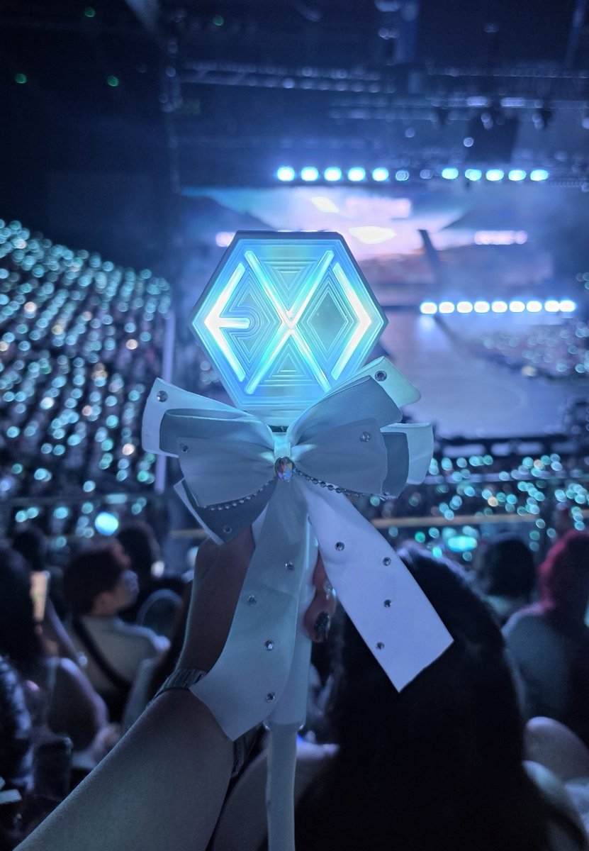 seraphine__x's tweet photo. happy eri day!

#HappyEXOLDay https://t.co/rV7omld4Id