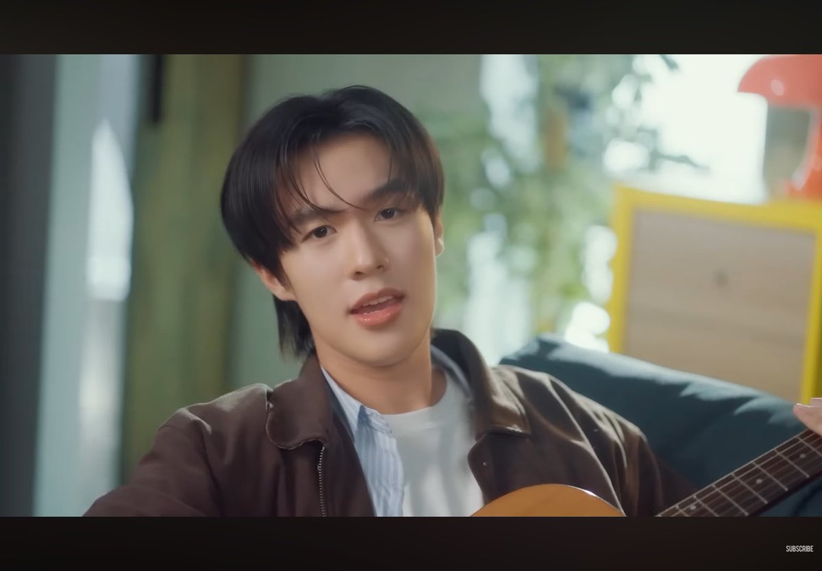 thamtuppy's tweet photo. minat betul laki main guitar ni (tham and khobfa only) 🤭🤭

#BeyondLuckMV
#UnluckyBae
#ThamMac https://t.co/hVut7ayHQ9