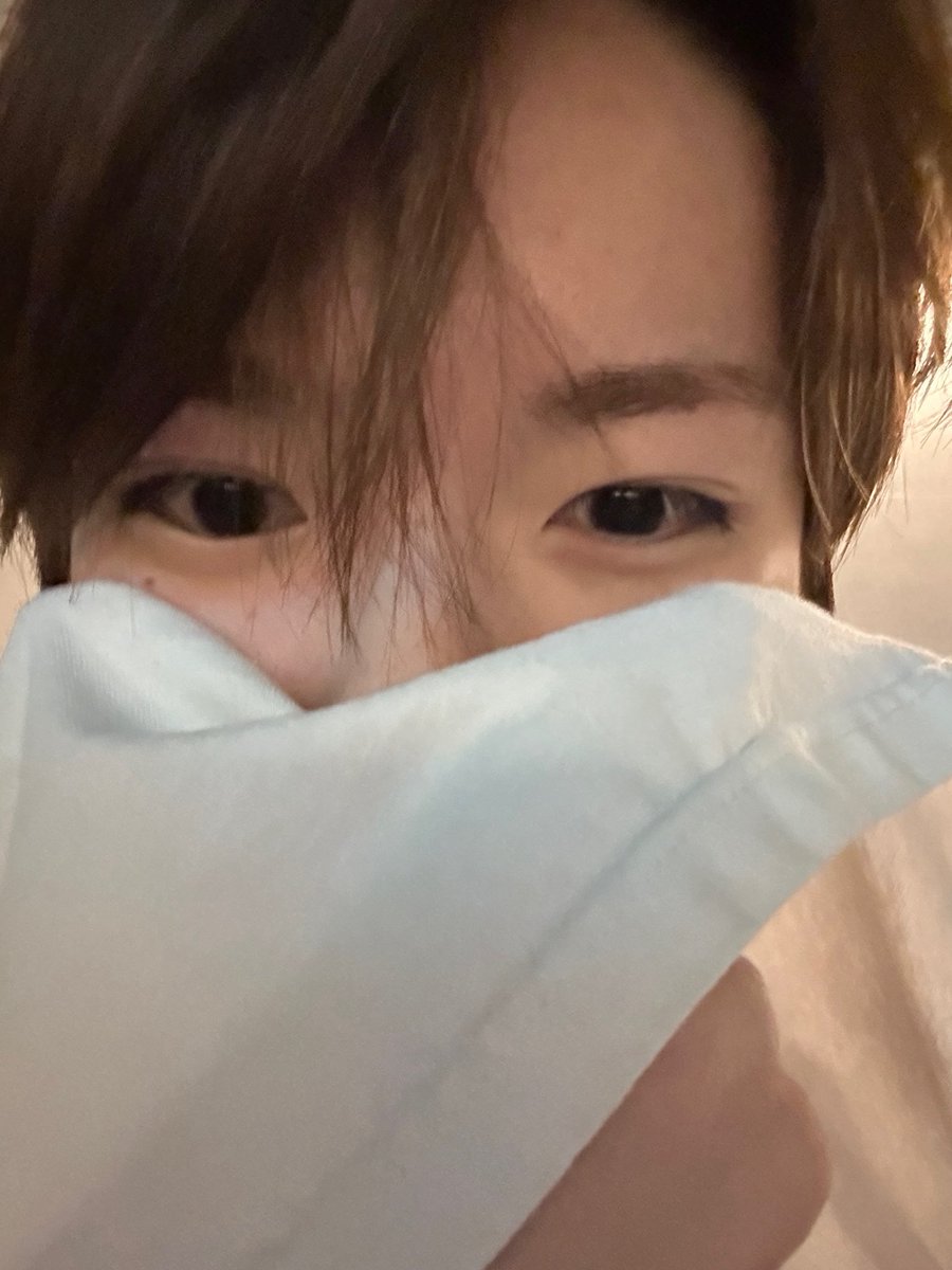 alphawolfsddong's tweet photo. 이거눈을못마주치겠음 https://t.co/2umDUr7NI1