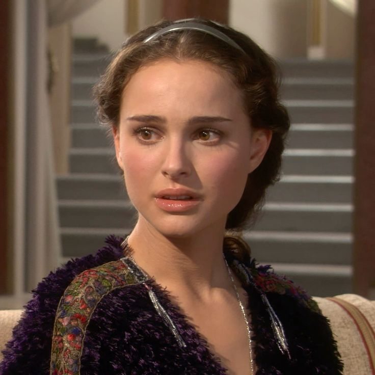 sunrosejasmine's tweet photo. Elia and Padmé parallels are so strong that they both dedicated their lives to serving their homes, Padmé through her election, and Elia through her arranged marriage 🌼 https://t.co/rO6g6godqh
