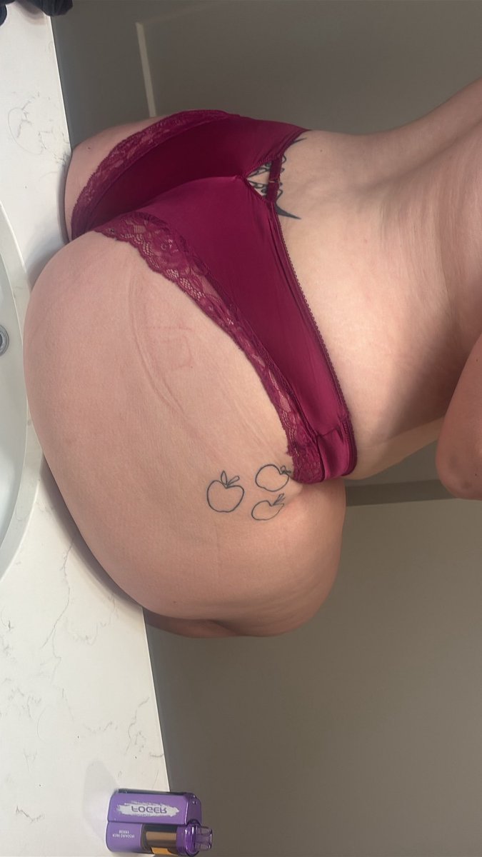 JadeRidge101's tweet photo. Need my pussy ate NEOW https://t.co/xZ8C8skAJf