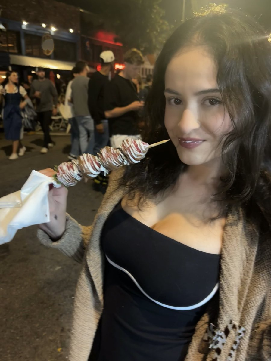 slave4alex's tweet photo. ¡te amo y te adoro, princesa Alex! 

💕🙇‍♂️

@findomalexx https://t.co/4SCIzlC0nE