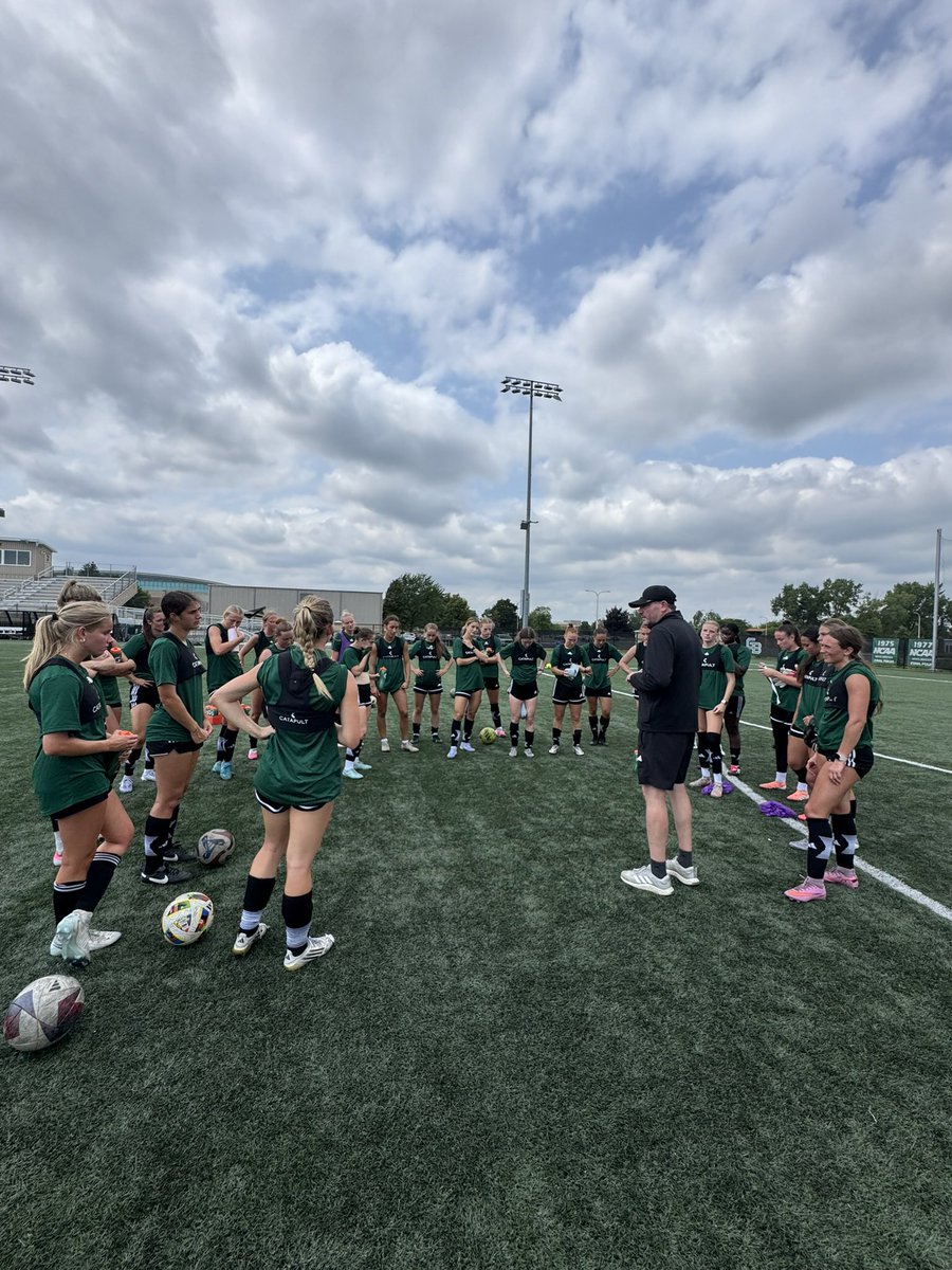 gbphoenixwsoc's tweet photo. The BEST of preseason💚
🏋️♀️ + ⚽️ + 🥔
Gearin’ up for our first exhibition match vs @GoJacksSDSU Thursday💪
#preseason #rising #upandup #family https://t.co/TMMNG9L9EW