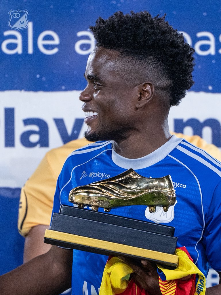 MillosFCoficial's tweet photo. 🥇⚽️ ¡Un reconocimiento al esfuerzo y al gol! 💙

La Dimayor hizo entrega del Botín de Oro 2026-I a nuestro delantero Andrey Estupiñán. 👏Ⓜ️ https://t.co/If5uhsgcMY
