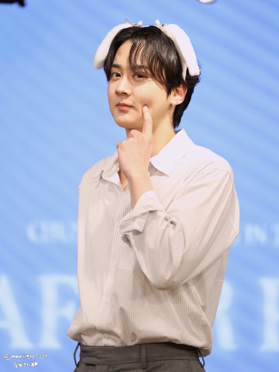 moonlight_2ch's tweet photo. [PREVIEW] 260802 2026 𝘾𝙃𝙐𝙉𝙅𝙄 𝙅𝘼𝙋𝘼𝙉 𝙁𝘼𝙉𝙈𝙀𝙀𝙏𝙄𝙉𝙂 𝙄𝙉 𝙏𝙊𝙆𝙔𝙊 『𝙍𝙀 : 𝙋𝙇𝘼𝙔』 after party 2부 특전회 - 한국식 사인회

🐰✨

#틴탑 #천지 #이찬희 #TEENTOP #CHUNJI #LEECHANHEE https://t.co/7f3cp9Y9WH