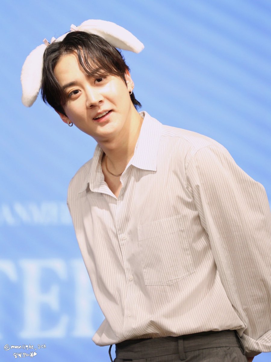moonlight_2ch's tweet photo. [PREVIEW] 260802 2026 𝘾𝙃𝙐𝙉𝙅𝙄 𝙅𝘼𝙋𝘼𝙉 𝙁𝘼𝙉𝙈𝙀𝙀𝙏𝙄𝙉𝙂 𝙄𝙉 𝙏𝙊𝙆𝙔𝙊 『𝙍𝙀 : 𝙋𝙇𝘼𝙔』 after party 2부 특전회 - 한국식 사인회

🐰✨

#틴탑 #천지 #이찬희 #TEENTOP #CHUNJI #LEECHANHEE https://t.co/7f3cp9Y9WH