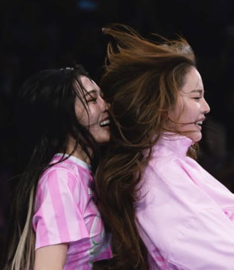 KMayaKwangbae's tweet photo. โบว์เมลดา: หัวฉัน ตัวใครมากค่ะเจ้
(ผมโบว์อร่อยมั้ยพี่หลิง 55555)
55555555555555555555555555555 https://t.co/NzOBxbfluF