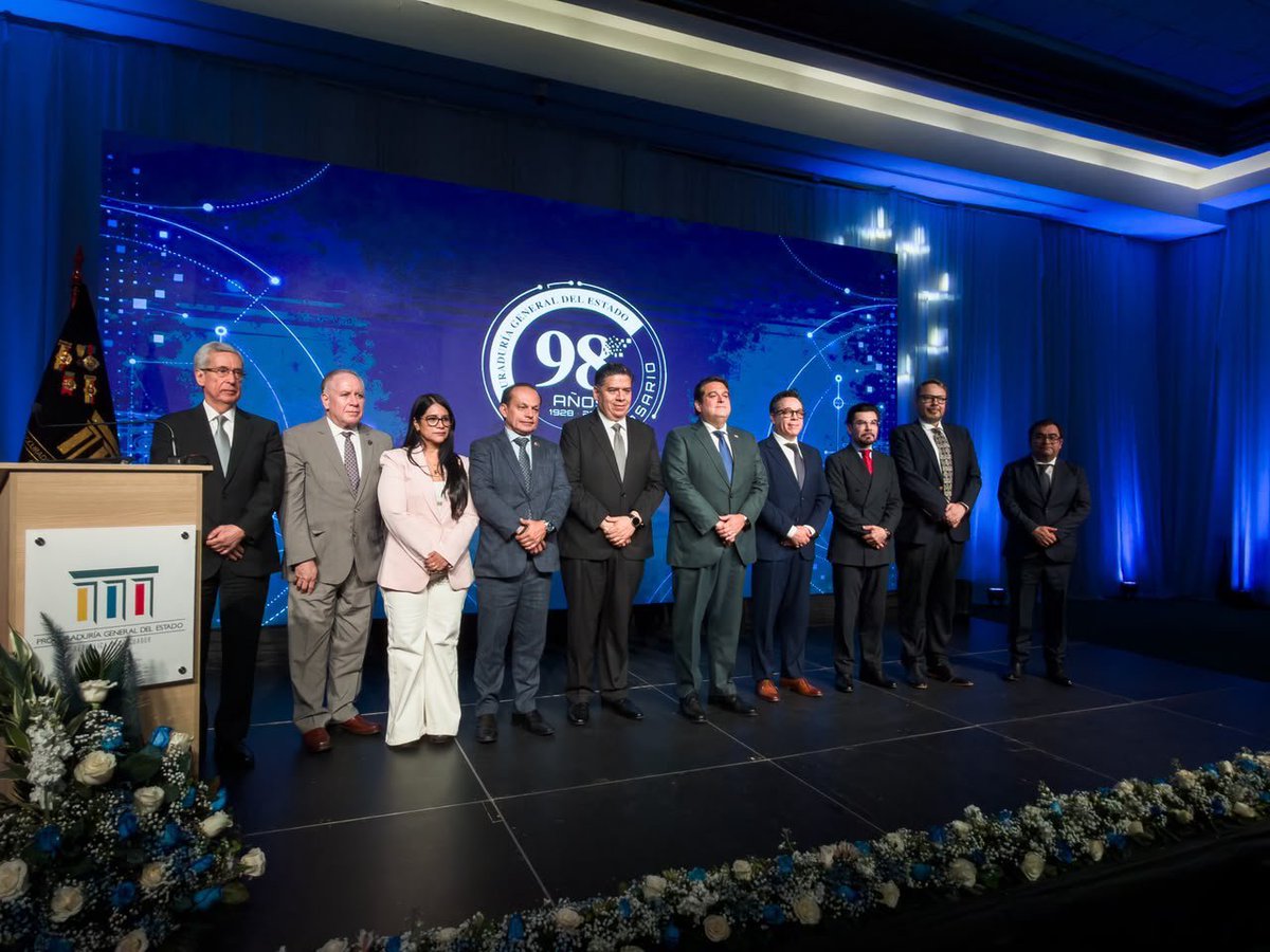 RobertoRomeroV's tweet photo. Fue un honor acompañar la conmemoración de los 98 años de vida institucional de la @PGEcuador. 🤝

🛡️ Reafirmando el compromiso con el interés público y la transparencia. https://t.co/kZVBg5Kpsn