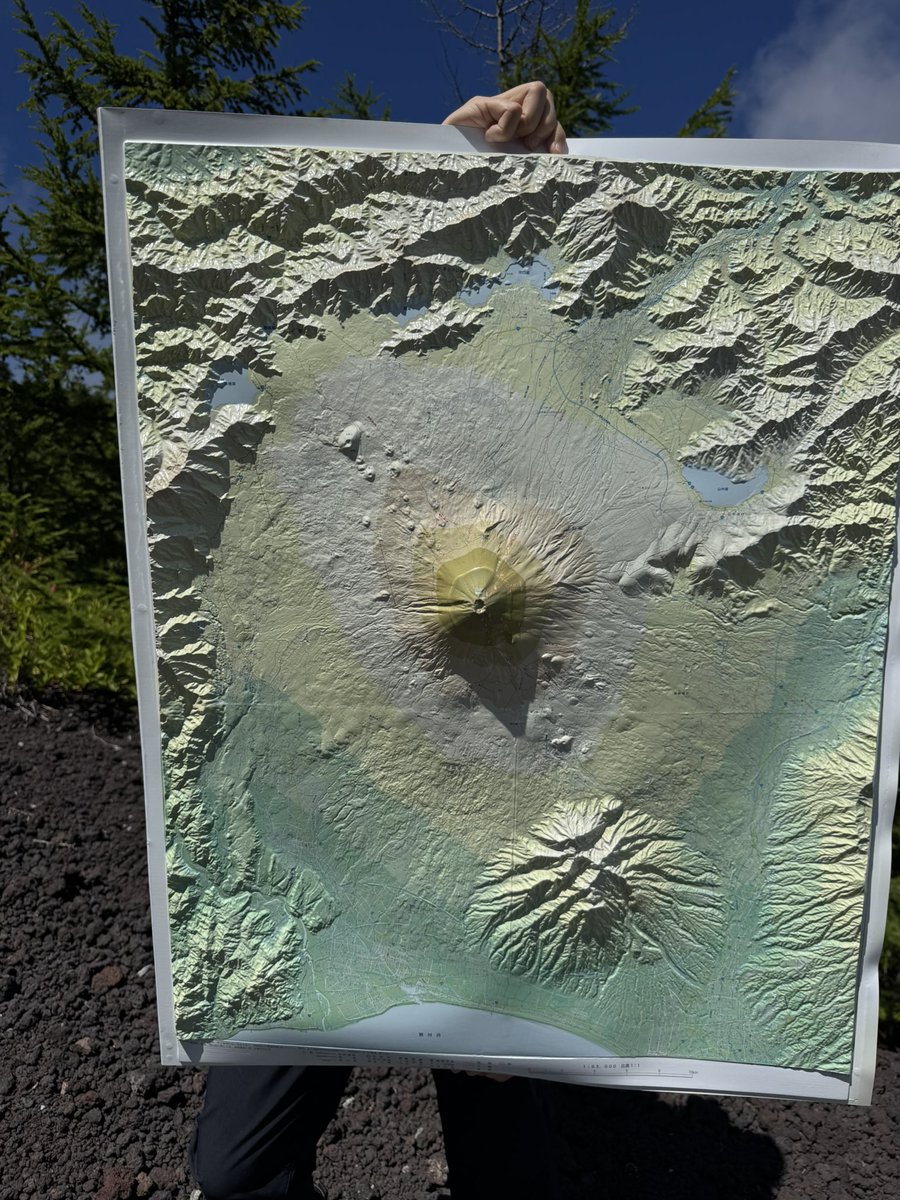 arukazan's tweet photo. 富士山表陰影図、色付き https://t.co/jGNMe9f3FF