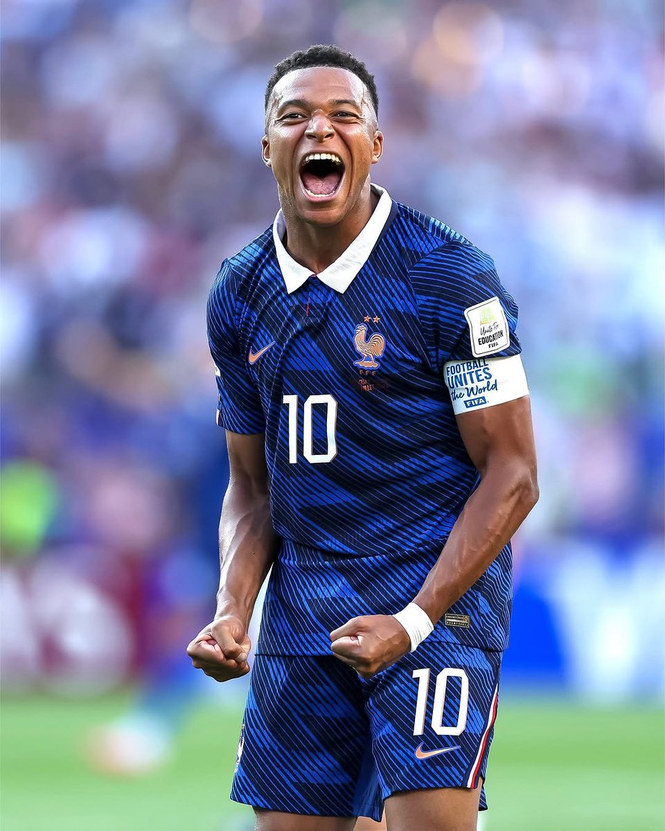 BallinCentral's tweet photo. 83 Days to Go ~ Ballon D'or Loading ⏳🇫🇷 https://t.co/1WtLtOcdNb