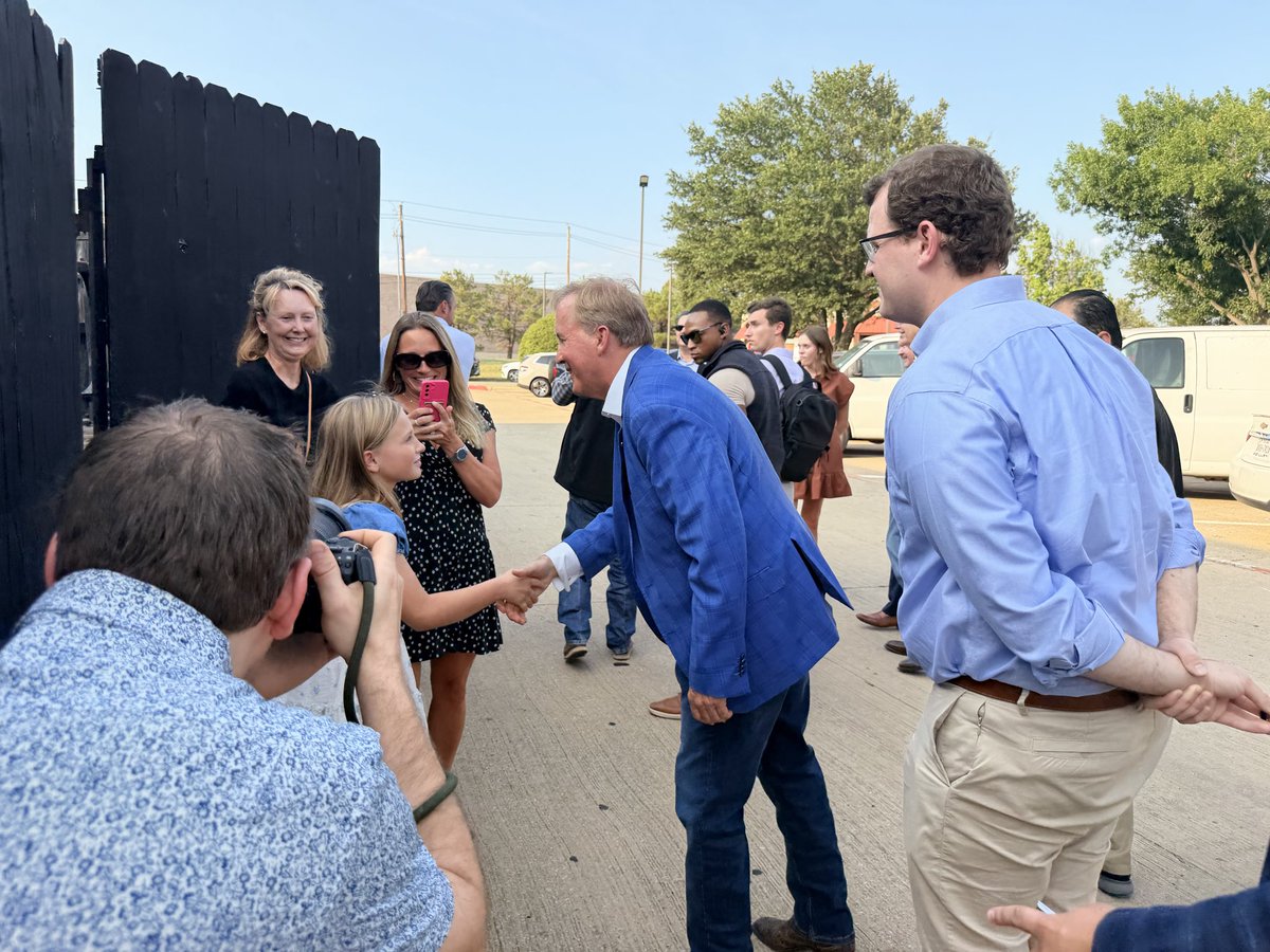 KenPaxtonTX's tweet photo. Today, we unveiled the Protecting the Texas Promise agenda.

For too long, Washington has made it harder to buy a home, raise a family, and afford healthcare. That ends now.

Our plan puts thousands of dollars back into Texans' pockets through historic tax relief.

This is how we restore the American Dream. 🇺🇸