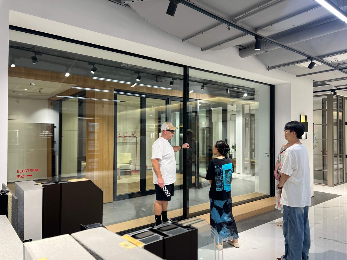 CIVROGroup's tweet photo. Hosted an awesome architect yesterday who flew in to test out our CIVRO-ORAMA minimal frame sliding doors in person for an upcoming project.
Slim profiles, max daylight, zero compromise on performance. Love seeing online connections turn into real-world design collabs. 🏛️✨ https://t.co/YCVqzOEUrG