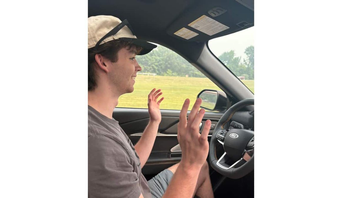 FordCareers's tweet photo. Ever thought off-roading was only for the pros? 

Ford interns swapped their desks for dirt, putting our vehicles to the test! Check out their adventure and discover #FordEngineering in action! 

🔗 https://t.co/UfFLdyeiiY 

#WeAreFord #FordIntern #OffRoading #BlueCruise https://t.co/h6DqkOcn8K