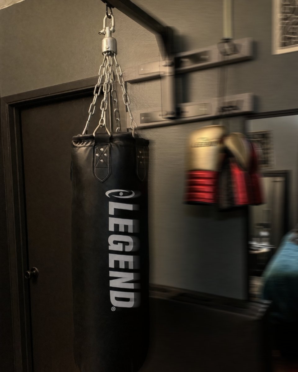 LegendSports1's tweet photo. No days off. Build your ultimate home setup with Legend gear. 🥊
#LegendSports #BoxingGear #HomeGymSetup #HeavyBagTraining #CombatSports #BoxingTraining #Kickboxing #TheGrind #TrainLikeALegend https://t.co/6anhGUQ7hf
