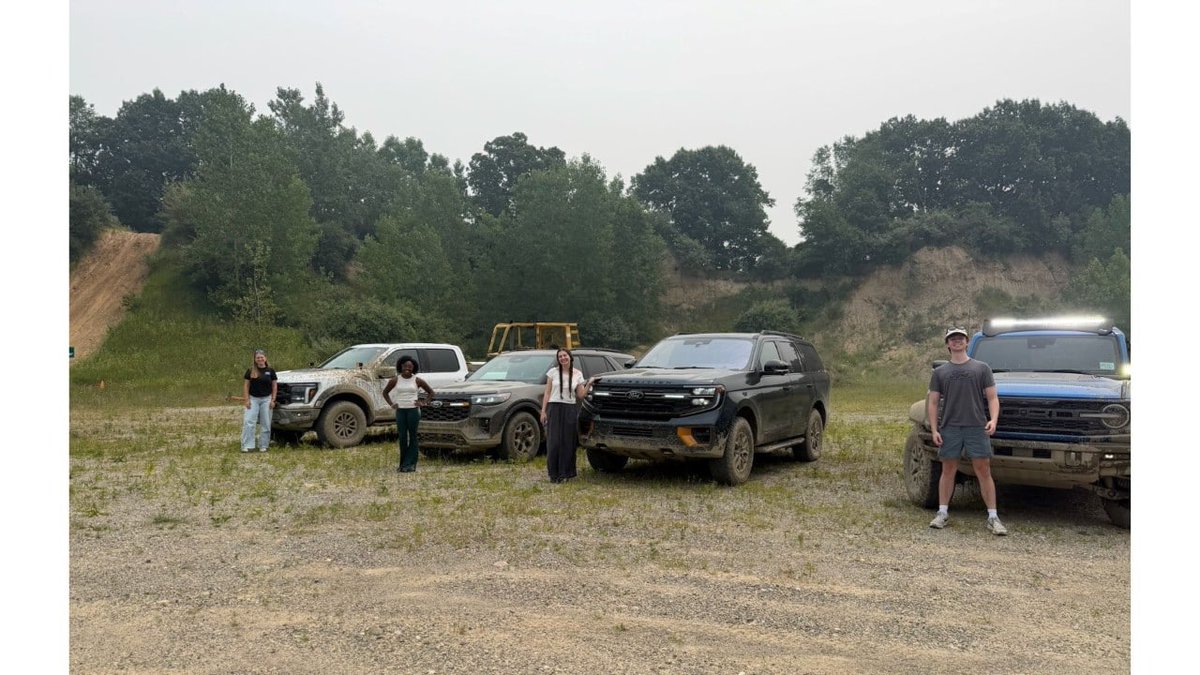 FordCareers's tweet photo. Ever thought off-roading was only for the pros? 

Ford interns swapped their desks for dirt, putting our vehicles to the test! Check out their adventure and discover #FordEngineering in action! 

🔗 https://t.co/UfFLdyeiiY 

#WeAreFord #FordIntern #OffRoading #BlueCruise https://t.co/h6DqkOcn8K