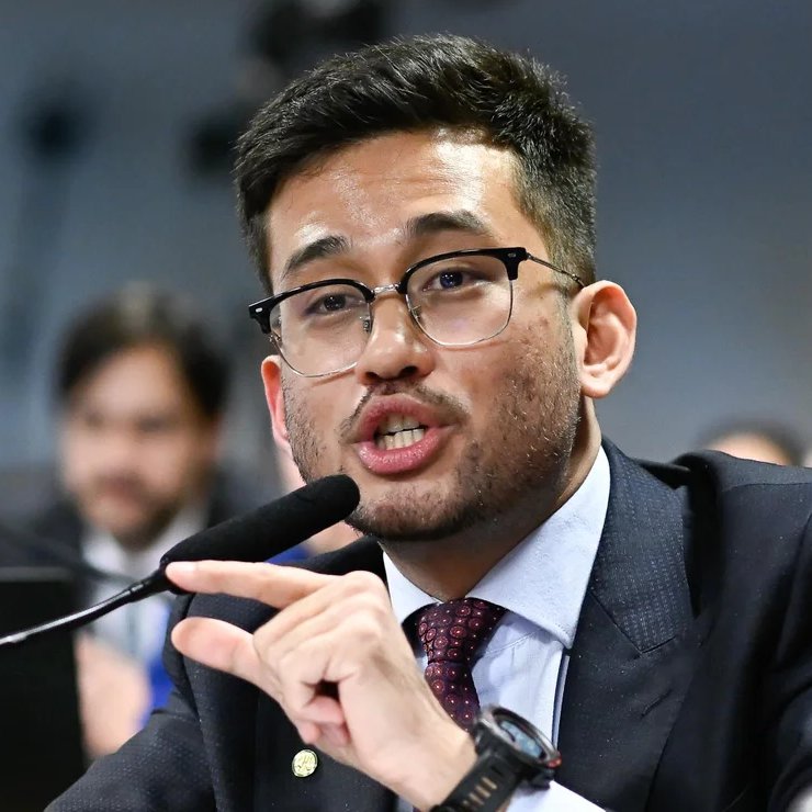 republiqueBRA's tweet photo. 👥 🔒 Deputado Kim Kataguiri propõe projeto de lei que cria um regime especial de proteção à identidade de jurados em processos ligados ao crime organizado e prevê pena de até 6 anos de prisão para quem vazar seus dados. https://t.co/lNhvQCnCXq