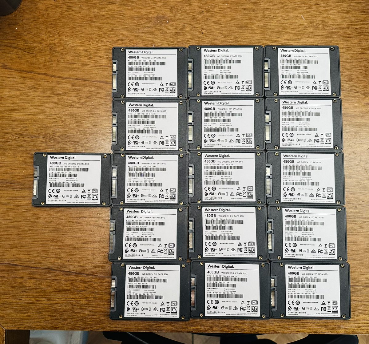 ivanherbar's tweet photo. ¿De qué sirve la Compra Protegida de Mercado Libre si terminan vendiendo productos con indicios de piratería? Perdí $20,215.55 por 17 SSD. El vendedor desapareció y sigo sin solución. ¿Quién protege al consumidor? @Profeco @FGRMexico @ML_Mexico  @SanDiskSupport @IMPI_Mexico https://t.co/TQmce1gVGf