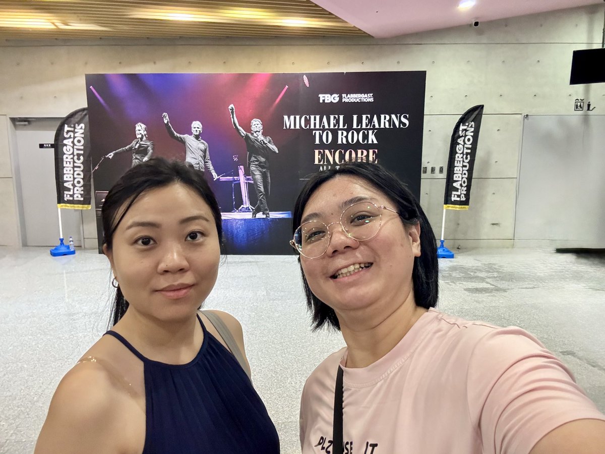 cherlydai's tweet photo. Last month, I went to Kaohsiung to watch @OFFICIALMLTR and it was awesome! I think it was also my first pop concert, too! https://t.co/40RwT9DHYE