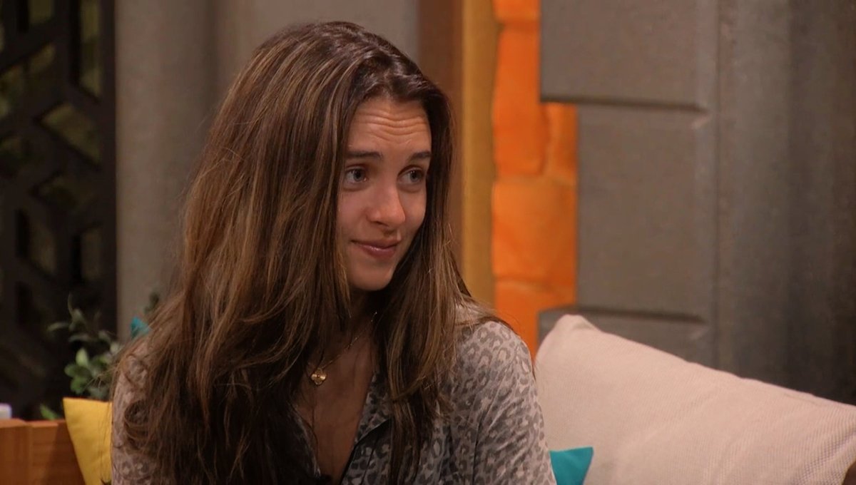 89razorskate20's tweet photo. ⏳WEEK 4, REPOST &amp; LIKE If You’re Team LYRIC! #BB28 https://t.co/zxninqNgt9