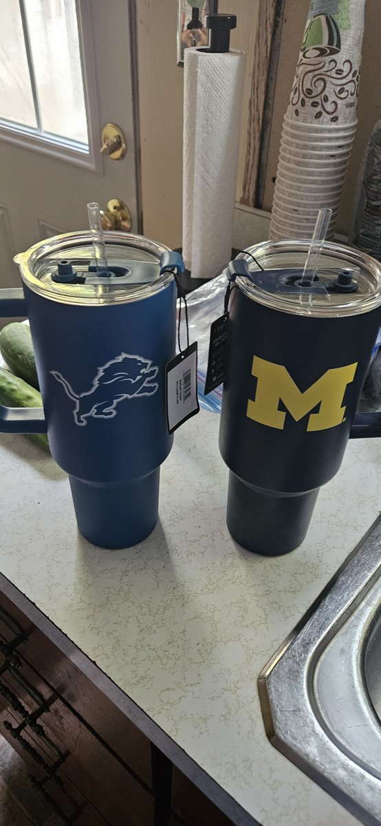 MamaLioness69's tweet photo. World's best hubby made sure  I am chemo hydration ready..I asked for a monster cup and he bought me a bonus in case one is dirty and I want another @Lions #OnePride https://t.co/h5STtp0Ukm