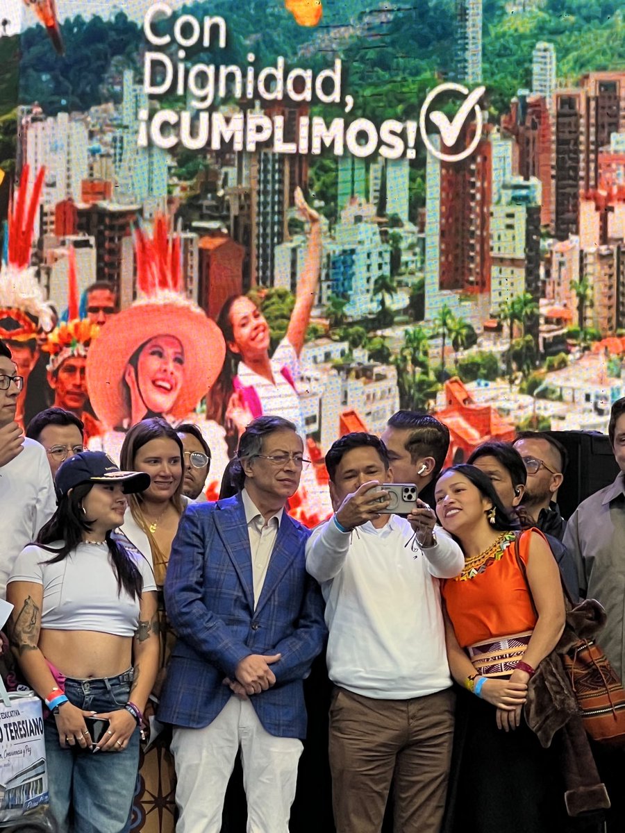 ferneysilvaid's tweet photo. Solo gratitud, a quién ha guiado al pueblo colombiano, por el camino de las reinvindicaciones y la defensa de nuestros derechos…. Mil gracias presidente @petrogustavo ya no tenemos temores, lo hemos cambiado por la determinación y el valor de defender la vida y a Colombia 🇨🇴 

¡¡Volveremos!!
