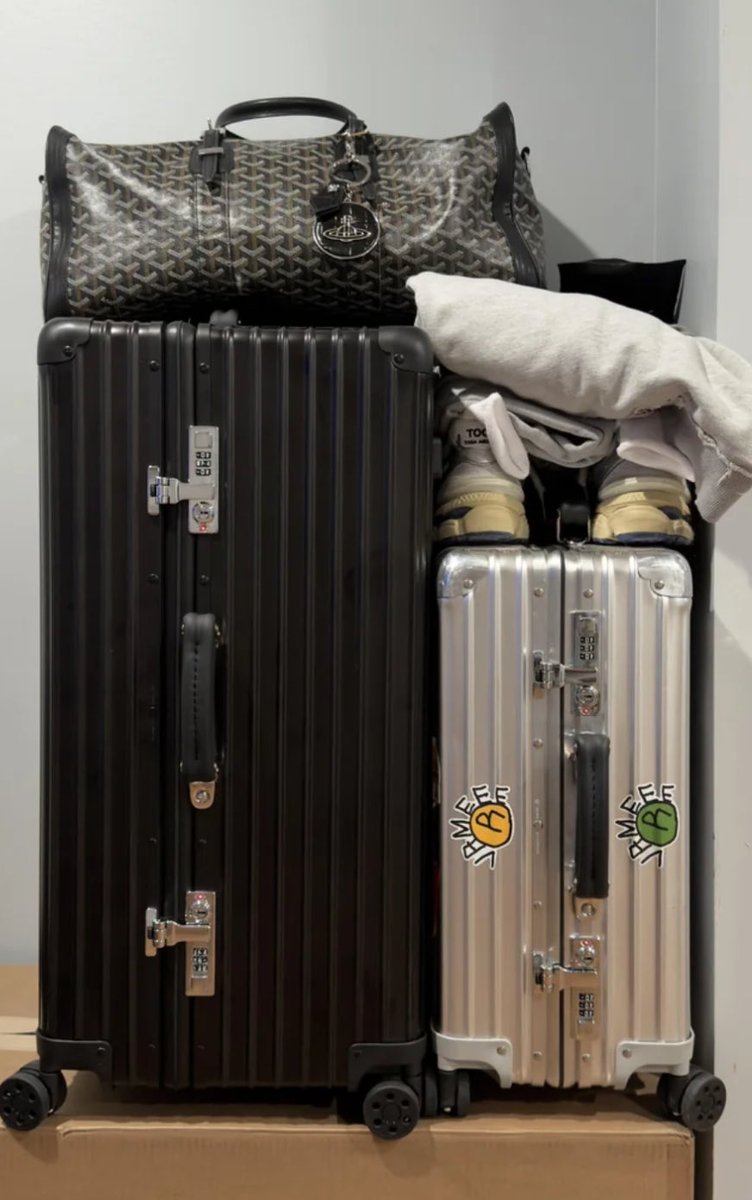 RealAnonAlbi's tweet photo. Rimowa’s are too good ! 

Invest in a good suitcase just makes everything better. https://t.co/Ll3Ey99Wmv