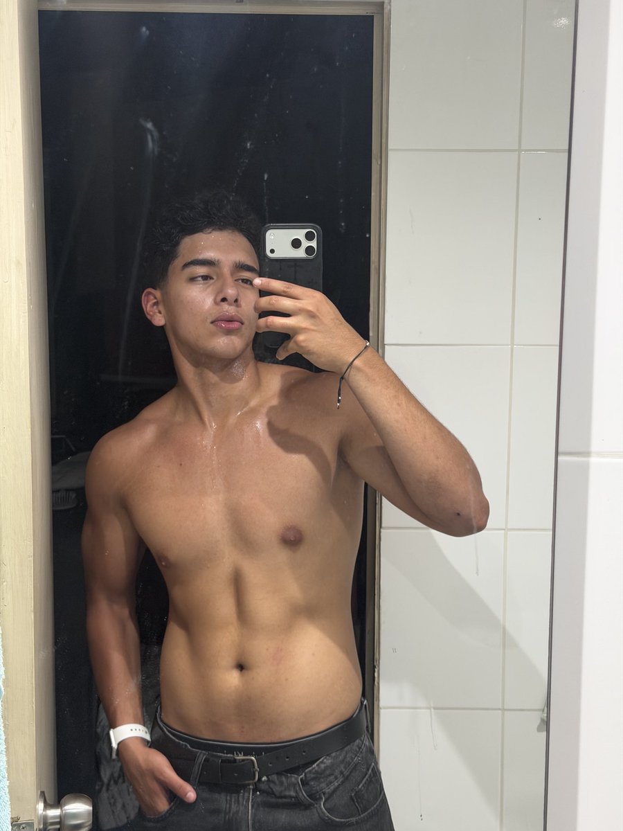 ThomasVelaz125's tweet photo. Hola por aquí 😏 https://t.co/eFbSnKWzlr