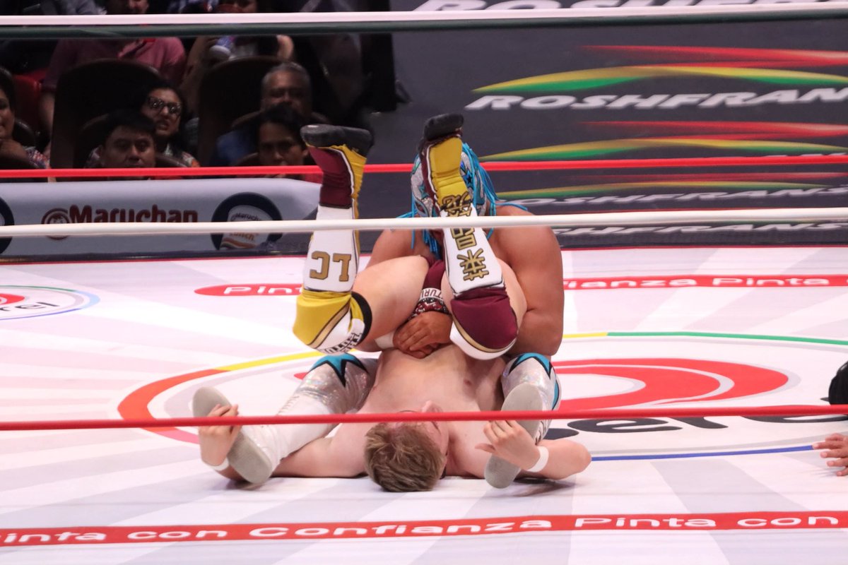 LaTijeraLucha's tweet photo. Arrancan las acciones de la “Semana Internacional del #CMLL”, de manera contundente y llevando a su rival a la cuenta de 3 #LeonCage se lleva el triunfo ante #MaxStar, faltando poco más de un minuto para el tiempo límite del match relámpago🔥
#latijeraluchalibre https://t.co/C8jDU2Lk5x
