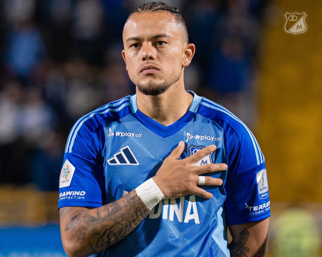 RescobarFC's tweet photo. Acto 1: Falta a Contreras, penal para Millonarios 

Acto 2: Leo Castro agarra el balón

Acto 3: Contreras le pide el balón 

Acto 4: Leo Castro se lo niega 

Acto 5: Leo Castro cobra el penal 

Acto 6: Leo Castro se come el penal.

🎥🍿🎬 https://t.co/6DxgPZ3XTY