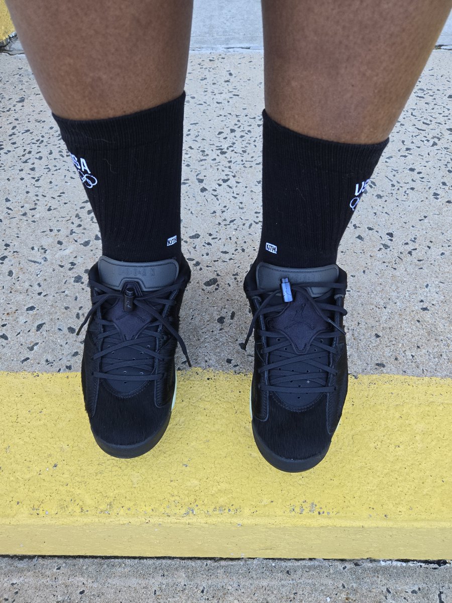 trudyspeaks's tweet photo. 👟: Wmns Jordan Retro 6 Low 'Blackout'
🧦: Kith USA
.
.
.
#inmyjs #jordandepot #jumpman23 #airjordanretros #aj6squad #jordan6squad #mjmondays #checksoverstripes #SNKRSKICKCHECK #snkrsliveheatingup #kotd #kith https://t.co/2EOWKgvipA