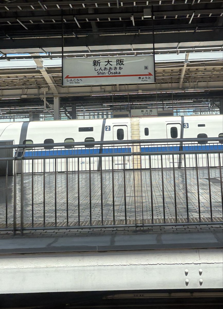 nt07244120's tweet photo. お疲れ様です♪
#新大阪 から #博多 まで久しぶりの #新幹線 旅🚅
#のぞみ で2時間半
#Spotify で #ショパン 集でも聴きながら、穏やか〜に移動いたします🎹
#今日も良い日でありますように🙆‍♀️ https://t.co/i4OkyLbIxV
