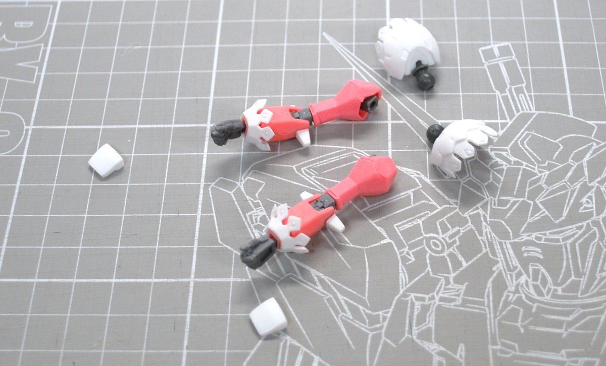 hobbygateatsugi's tweet photo. おはようございます！
本日も製作スペースやってます！
平日は空き気味ですのでぜひご来店下さい。
お買い物もお待ちしております。

写真は店長のフェイイェン進捗。
腕部など表面処理しました。
肘の凸モールドや手首の甘い部分などを修正。
そろそろサフ吹きだーっ！
#バーチャロンフォース https://t.co/Ha5kOaHRsc