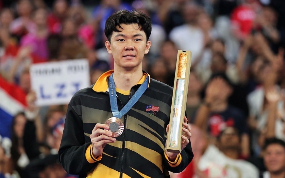 farfar0108's tweet photo. Today marks 2 years since Lee Zii Jia won his Olympic bronze medal 🥉🇲🇾 at Paris 2024!

I still get emotional every time I think about it. I'm so proud of everything he achieved, but my heart still aches when I remember everything he went through to get there 🥹 https://t.co/UJg4BfQIIz