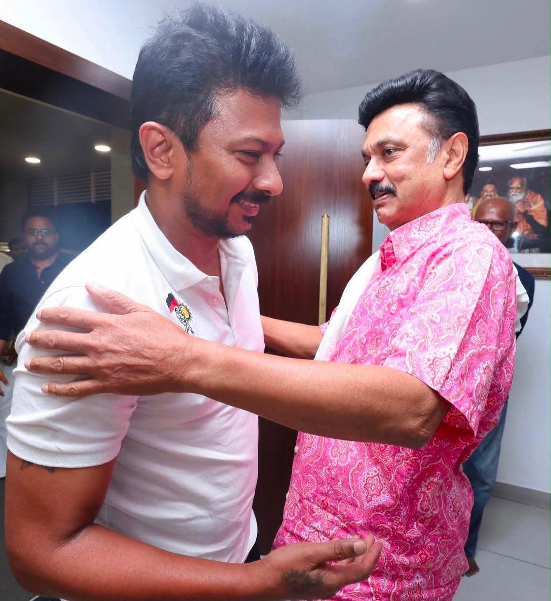 SubathraDevi_'s tweet photo. திமுக பாரம்பரியமான பழக்கமான பெண்களை இழிவாக பேசுவதை சிறப்பா செஞ்சிட்ட கண்ணா வாழ்த்துக்கள்
இனி எந்த பொண்ணும் நமக்கு ஓட்டு போட மாட்டா.. https://t.co/kExAUS7HGO
