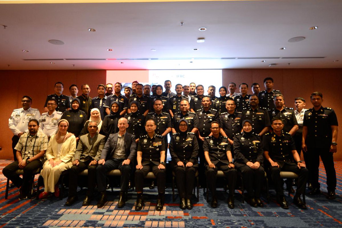 grspartnership's tweet photo. Speeding is the leading factor in road trauma. Laws alone don't change behaviour, enforcement does. This week @grspartnership &amp; @BloombergDotOrg (BIGRS) trained PDRM and JPJ officers on speed enforcement and crash investigation. Thank you to all for your commitment to safer roads https://t.co/z7NGmJcYiW