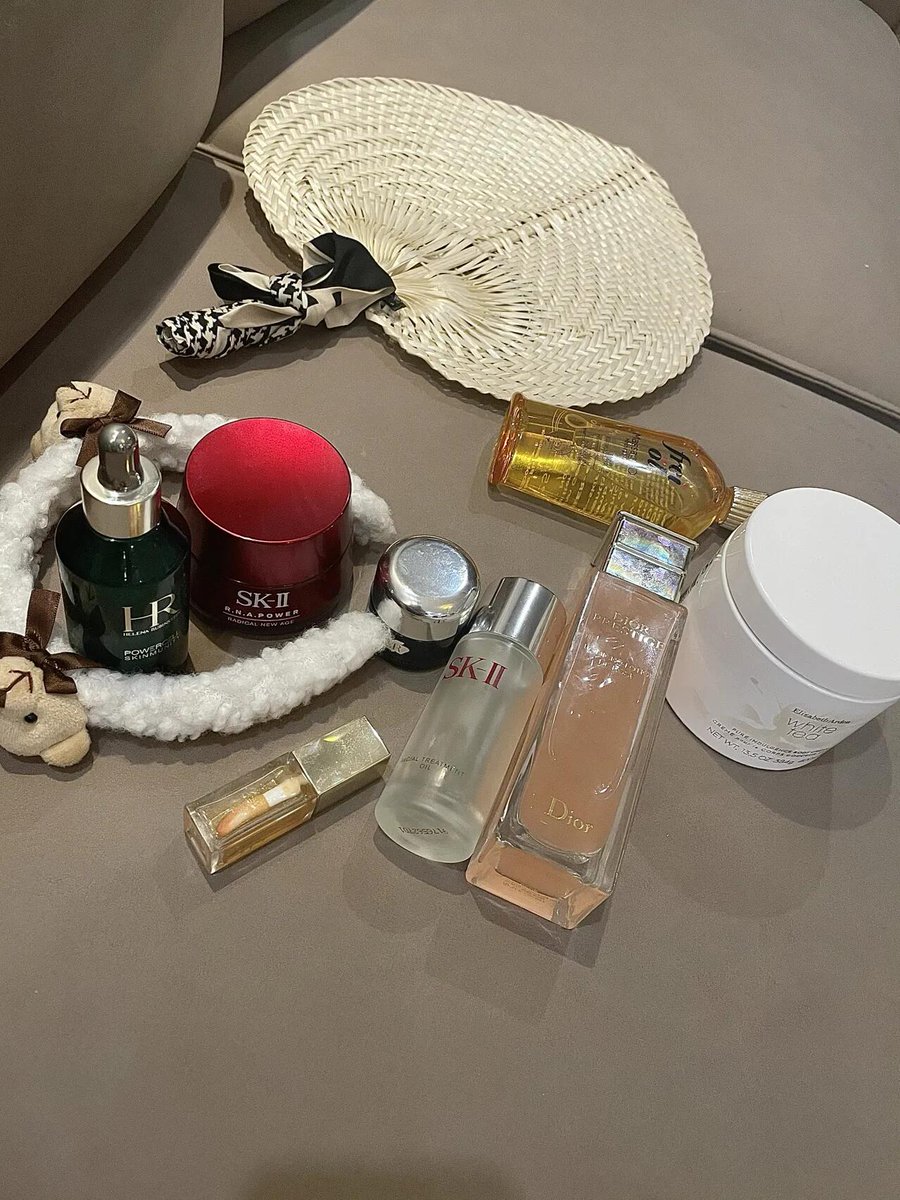 secret_notpx's tweet photo. Time for my nighttime skincare routine. https://t.co/a3GBQ3U351