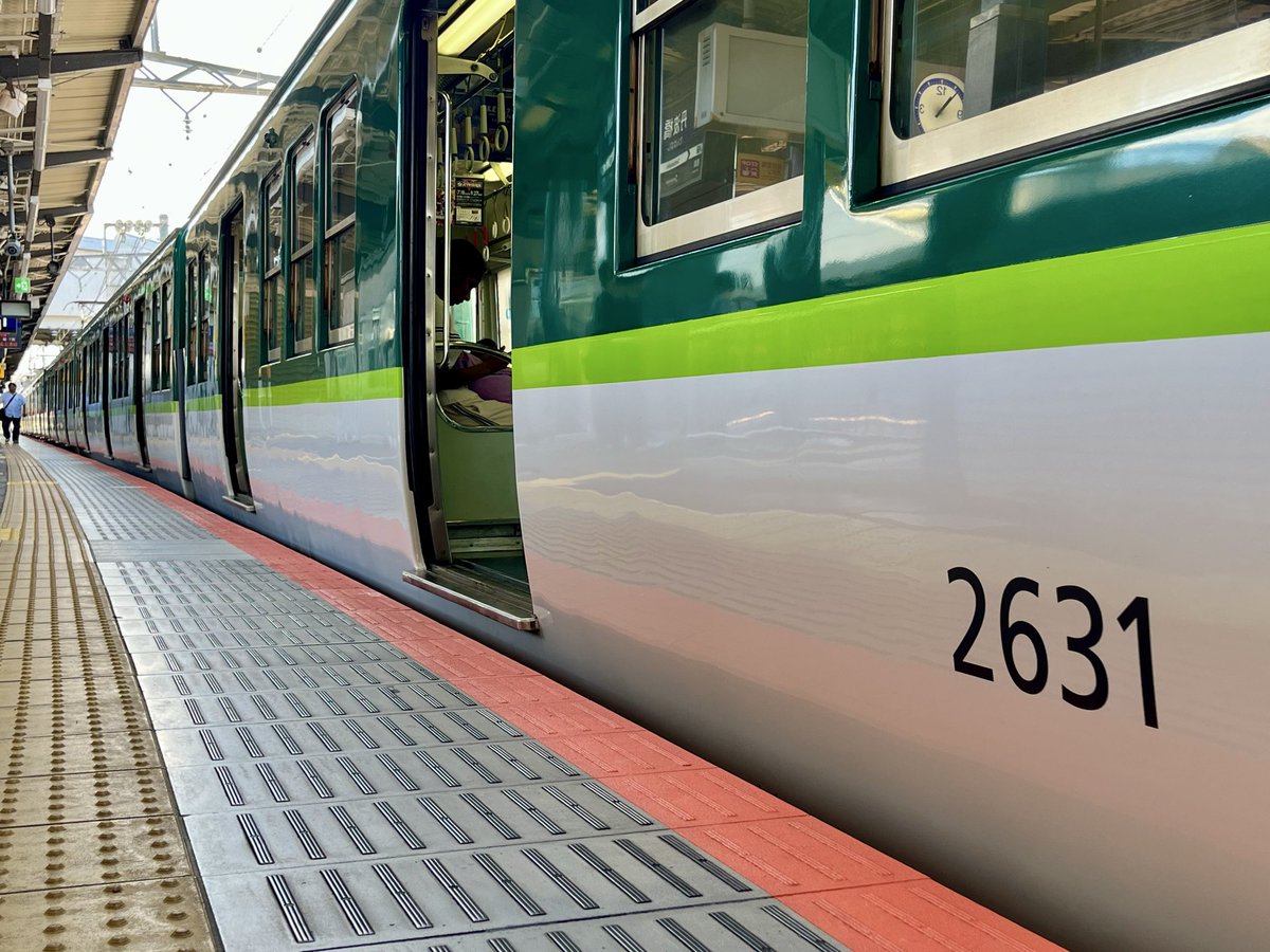 dc85hida's tweet photo. 夜勤明けの帰りがけにいつものように鉄活です。
今日は京阪2600系2631Fがタイミング良くやって来てくれました。 https://t.co/PnbTQqHSPR