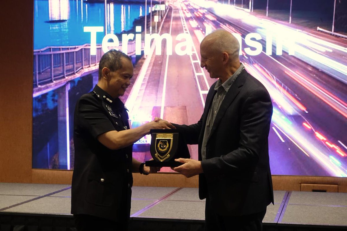 grspartnership's tweet photo. Speeding is the leading factor in road trauma. Laws alone don't change behaviour, enforcement does. This week @grspartnership &amp; @BloombergDotOrg (BIGRS) trained PDRM and JPJ officers on speed enforcement and crash investigation. Thank you to all for your commitment to safer roads https://t.co/z7NGmJcYiW