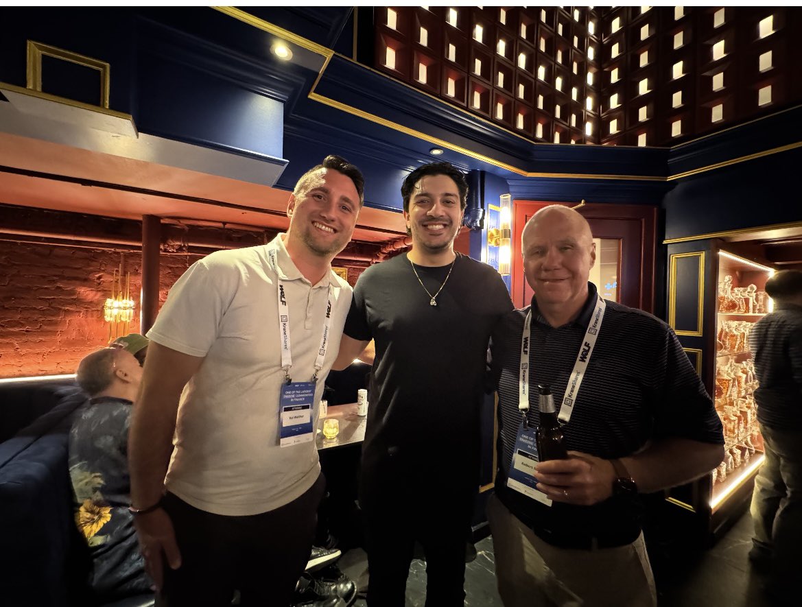 TraderBob19771's tweet photo. Had a great time with a lot of the top traders in America this week in NYC!! Stock Talk https://t.co/BcJx5PmioB