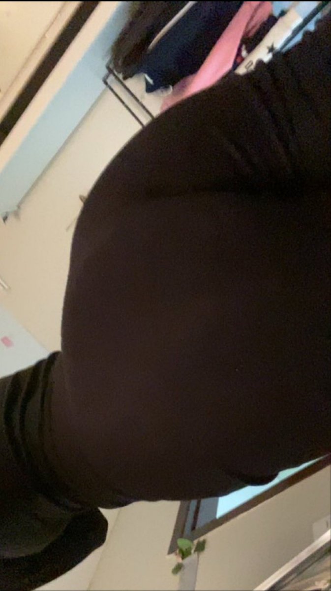 Zm1fmt's tweet photo. مين تجي تدفن وجهها تتنفس عرق ماما😩 https://t.co/CoAxJjC7W0