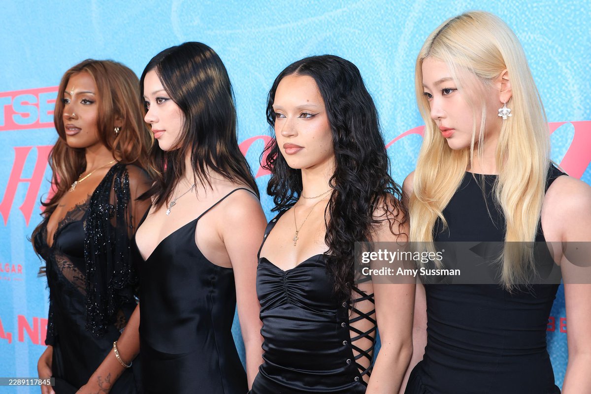KATSEYEBRASIL's tweet photo. Fotos em HQ do KATSEYE no red carpet da premiere de “KATSEYE: WILD HEARTS”, filme documental do grupo, em Los Angeles.

KATSEYE WILDHEARTS PREMIERE
#WildHeartsRedCarpetLA
#KATSEYE_WildHearts https://t.co/5betnvlY1F