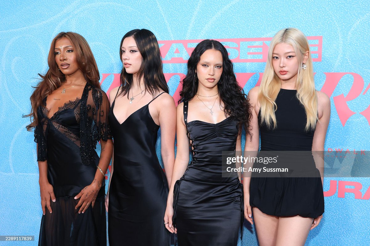 KATSEYEBRASIL's tweet photo. Fotos em HQ do KATSEYE no red carpet da premiere de “KATSEYE: WILD HEARTS”, filme documental do grupo, em Los Angeles.

KATSEYE WILDHEARTS PREMIERE
#WildHeartsRedCarpetLA
#KATSEYE_WildHearts https://t.co/5betnvlY1F