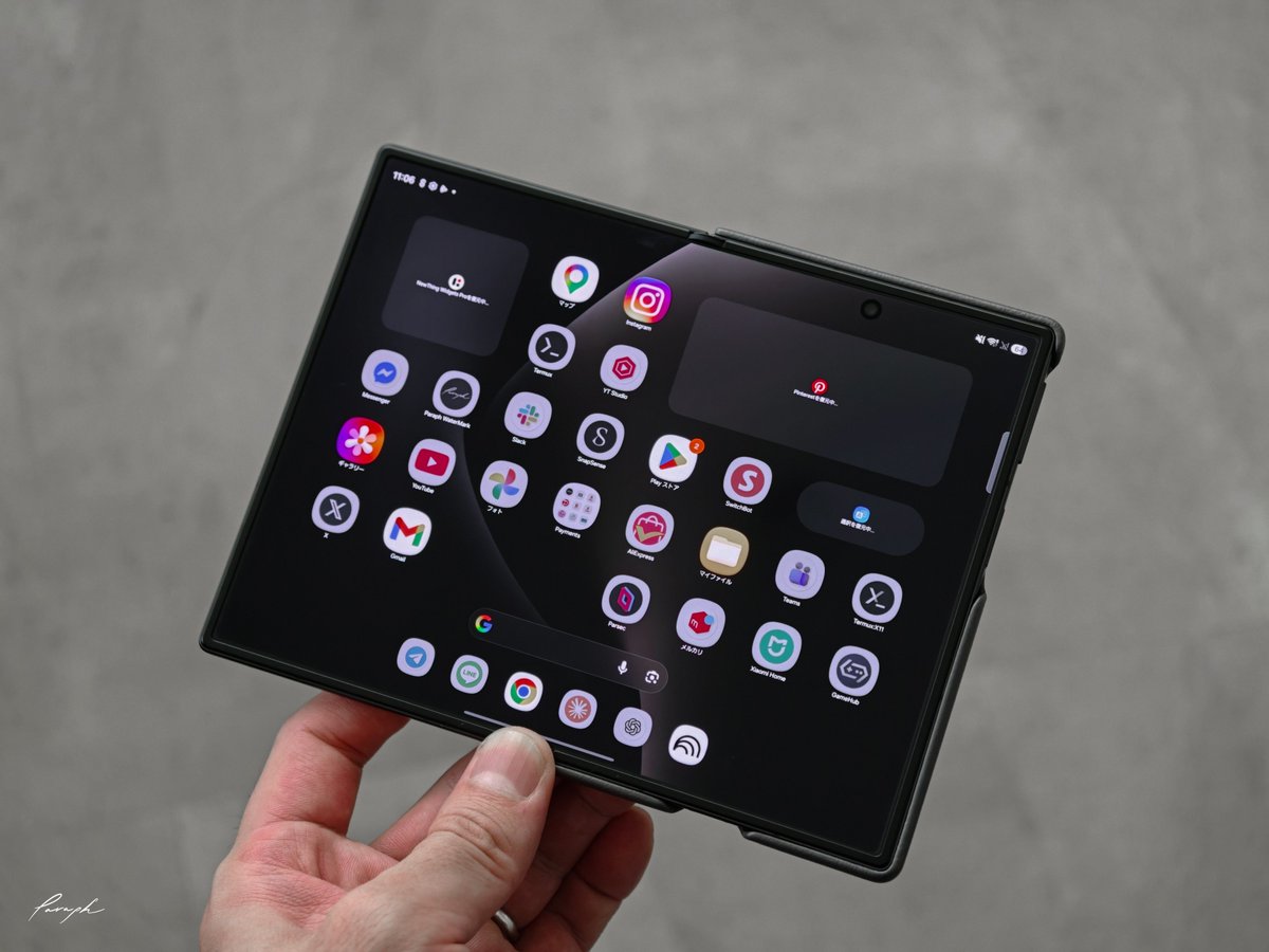 Paraph14's tweet photo. Galaxy Z Fold8 グラファイトが届いた！
やっぱりサイズ感最高に良いな。
開いた時のミニタブレット感がたまらない。 https://t.co/Um66r96ssE