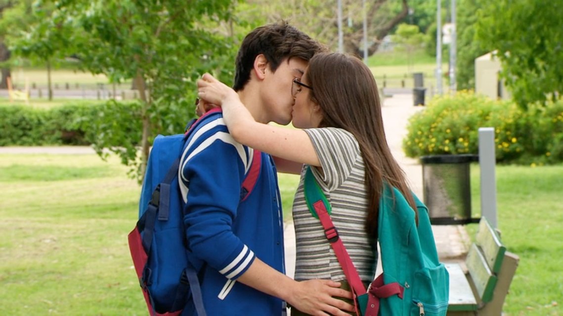 emailspoetic's tweet photo. pensar que el chico todas mías temió perder al amor de su vida, quien no quisiera compartir todo con ella https://t.co/tEIsoasMoe