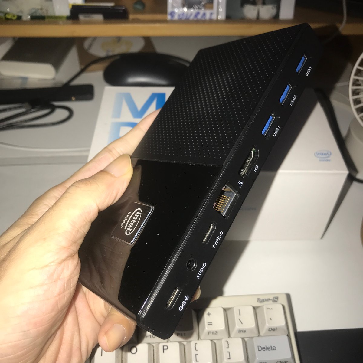 fxxkol's tweet photo. 由于 16G 以上的 M 系列 Mac mini 有点贵，就想到了无头 MacBook Pro，昨天还在问别人使用体验。

睡觉前忽然想到了自己还有个闲置的 16G + 512G 的迷你主机，那必须找出来试试效果！

若说 Ubuntu + Codex CLI + Docker 是我的数字员工，这迷你主机就是他的工位。 https://t.co/mp7DPhqOJG