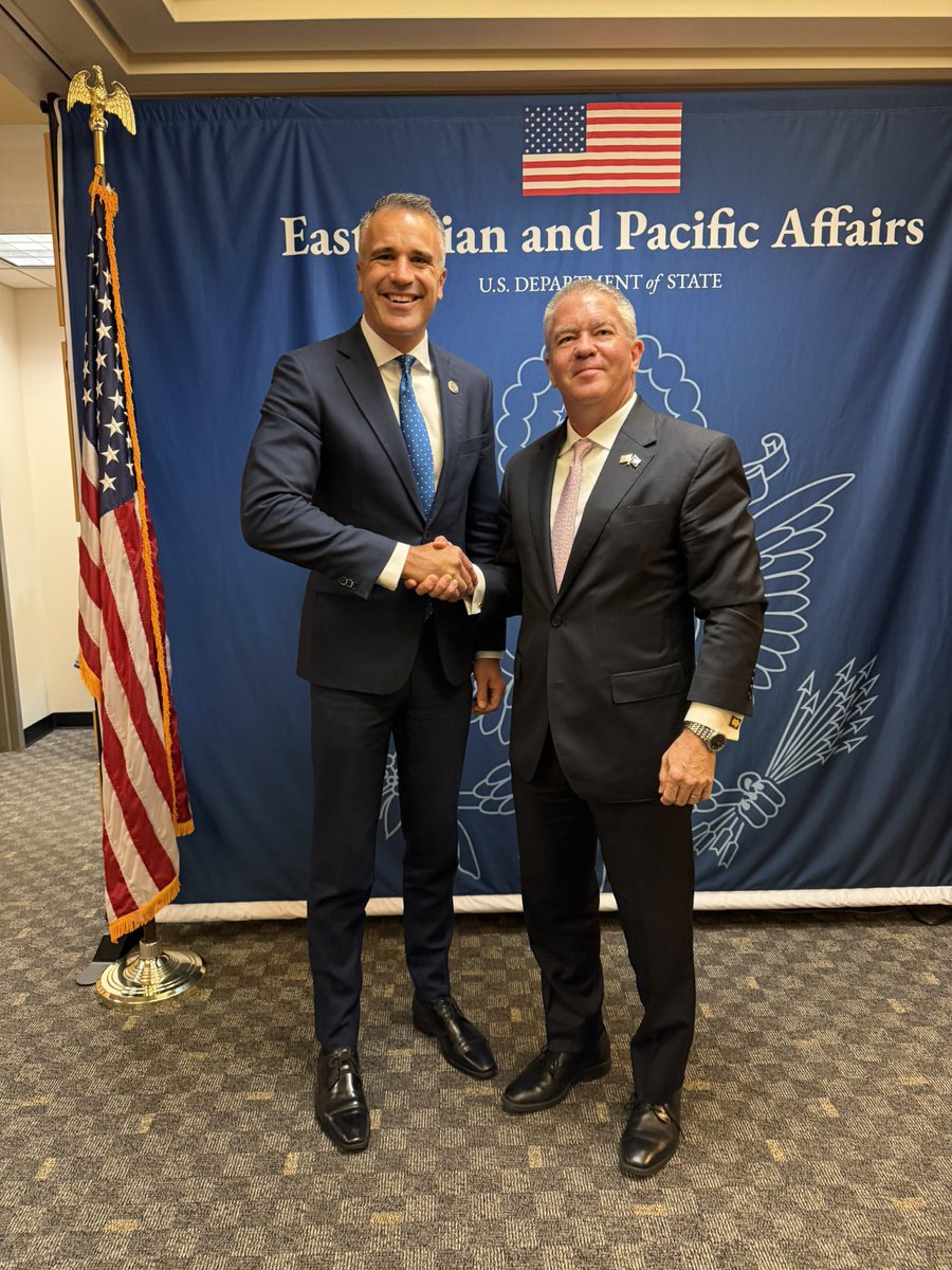 PMalinauskasMP's tweet photo. Michael DeSombre is the Assistant Secretary in the Bureau of East Asian and Pacific Affairs at the US Department of State. We had a great meeting in Washington DC discussing the importance of AUKUS. https://t.co/cBw1oaJndq