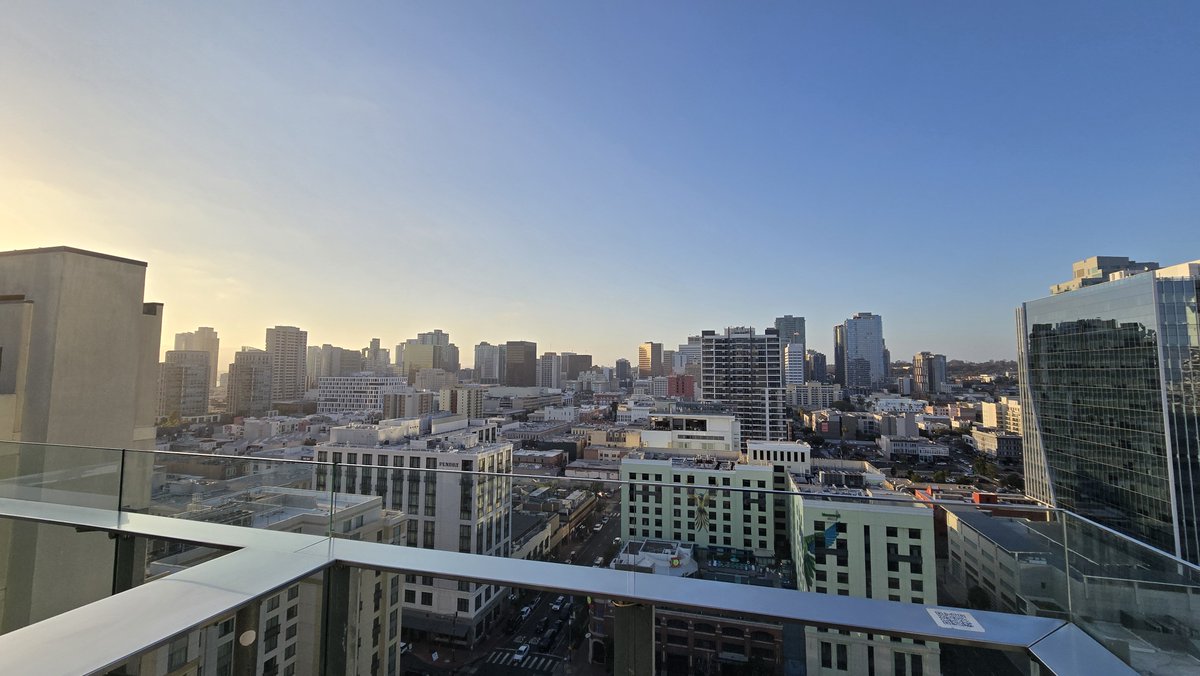 SportsFanInAz's tweet photo. San Diego is my favorite place. 75 degrees and Death Cab For Cutie at Petco https://t.co/vIIhYAAkR6